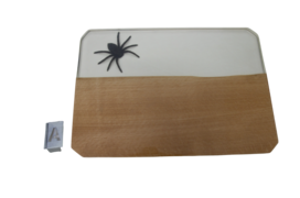 Vesperbrett mit Spinne